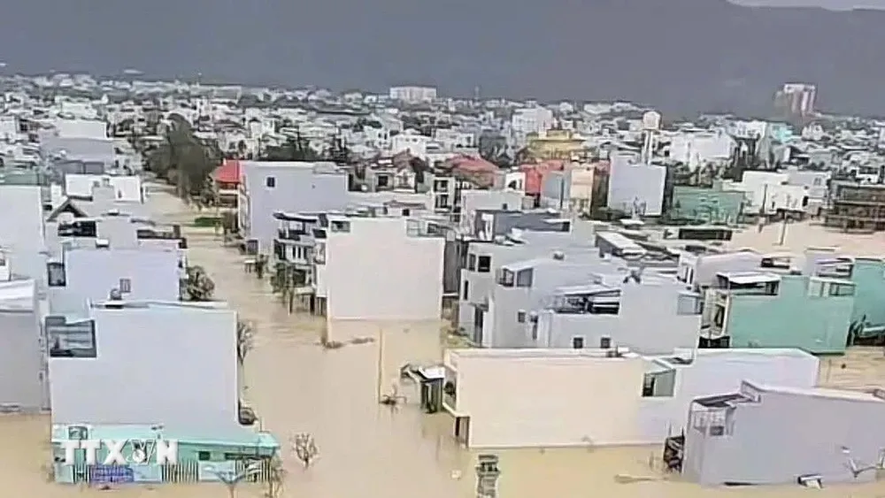 Đức cung cấp thiết bị lọc nước cho 8.000 học sinh, giáo viên bị ảnh hưởng lũ lụt miền Trung