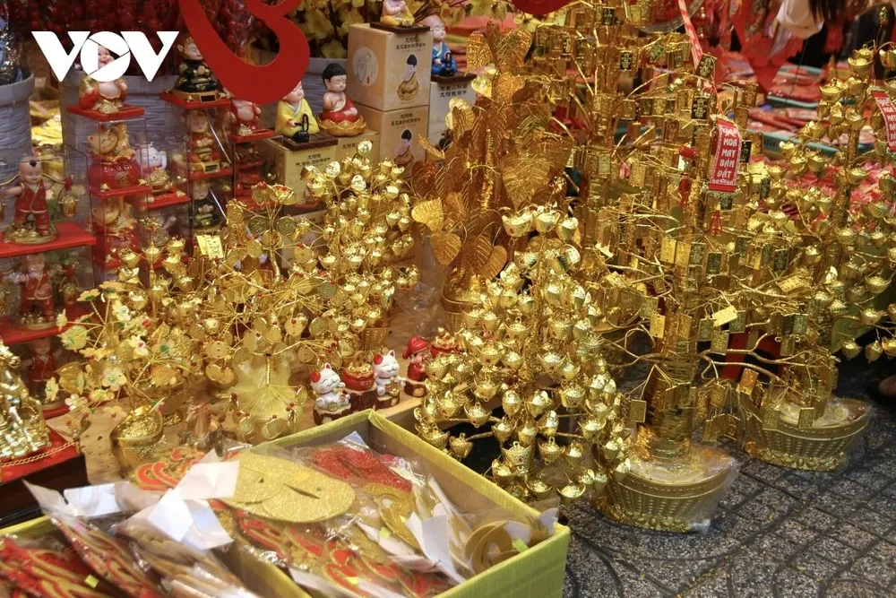 Cây vàng để trưng bàn thờ hoặc phòng khách có giá khoảng 200.000 đồng.