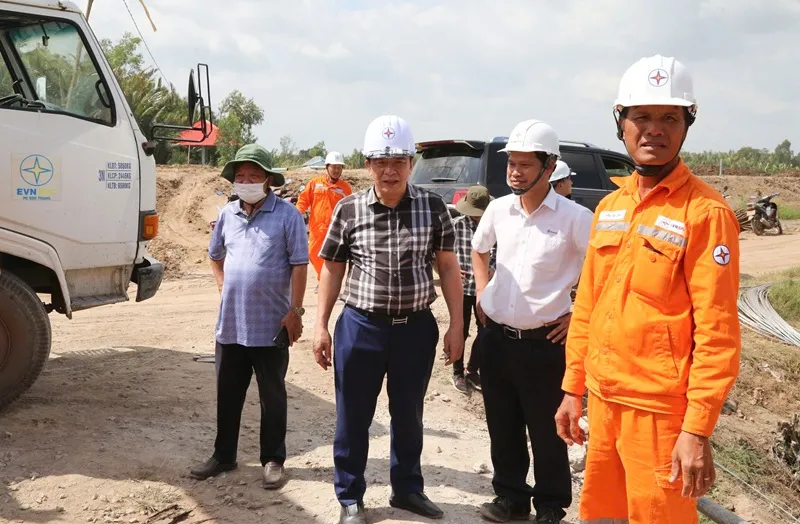 Lãn đạo EVNSPC đến trực tiếp công trường để động viên, đôn đốc.jpg