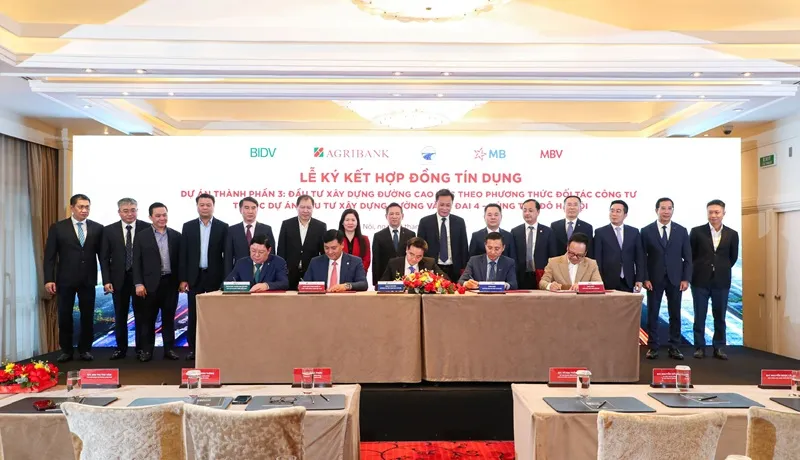 Agribank cùng các ngân hàng thương mại MB, BIDV, MBV và CTCP đường cao tốc Vành đai 4 Hà Nội ký kết Hợp đồng tín dụng tài trợ vốn đối với dự án đầu tư xây dựng đường Vành đai 4 - Vùng Thủ đô Hà Nội.