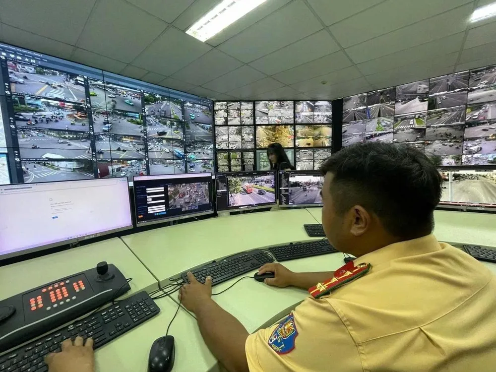 Cảnh sát giao thông có thể dễ dàng theo dõi các trường hợp vi phạm qua hệ thống camera
