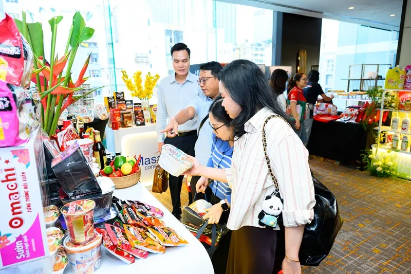 Cổ đông tham gia sự kiện, trải nghiệm sản phẩm tại roadshow của MCH.