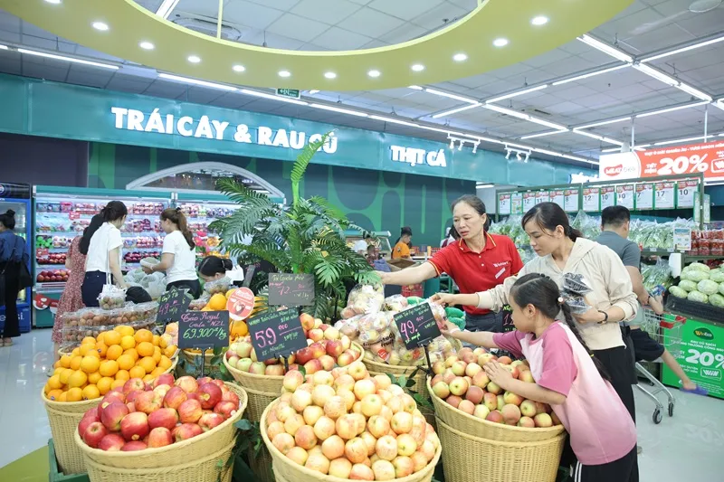Không gian mua sắm tại siêu thị WinMart.jpg