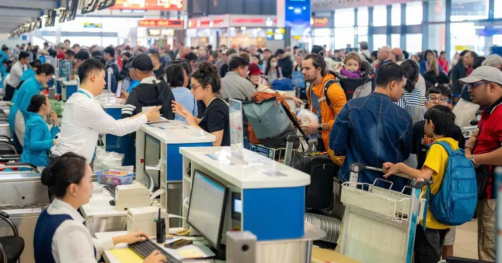 Sân bay Nội Bài đón gần 118.000 lượt khách trong ngày cao điểm Tết