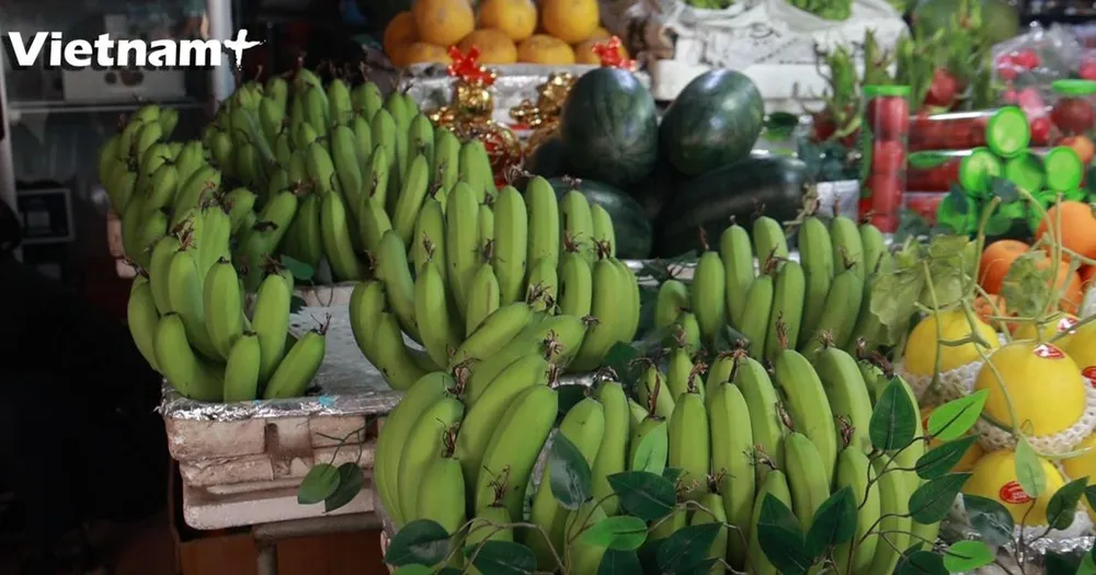 Chuối, bưởi, lá dong hút hàng dịp cận Tết