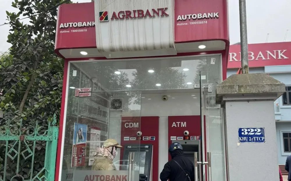ATM vắng khách. (Ảnh: Vietnam+) 
