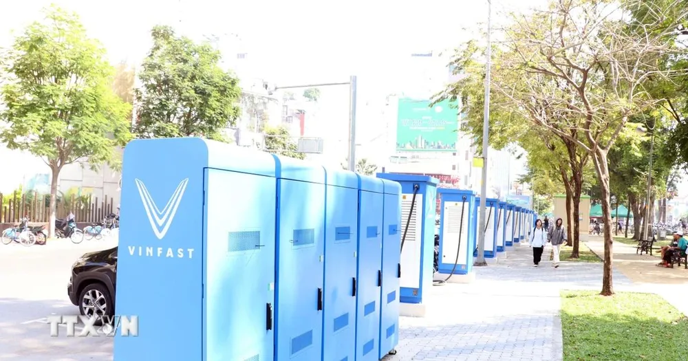 TPHCM công bố 52 vị trí lắp đặt tủ đổi pin xe máy điện trên vỉa hè