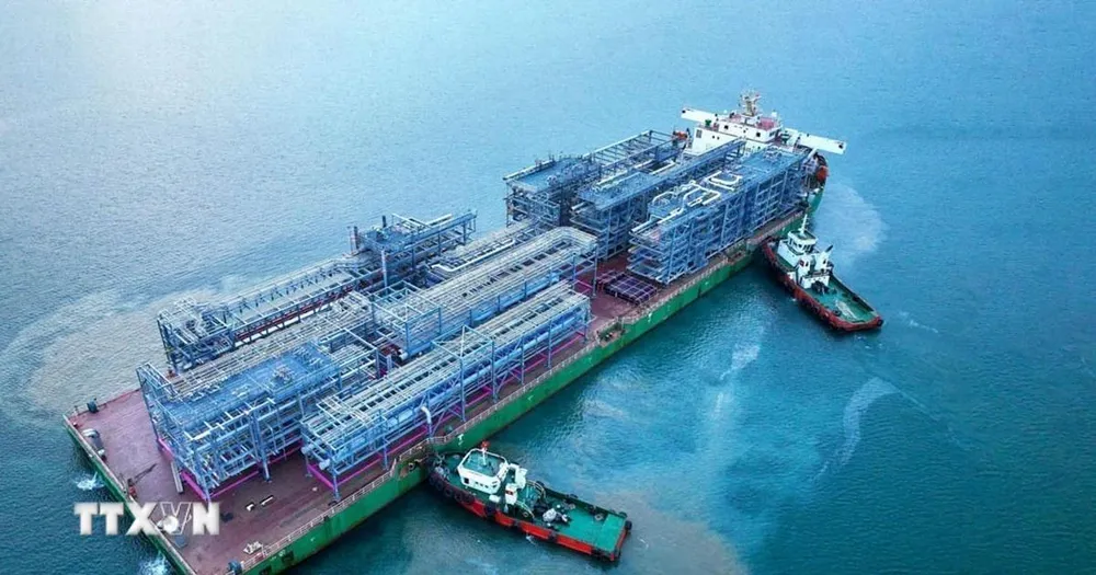 Gần 40 năm đổi mới, Việt Nam đã trở thành nước đang phát triển, hội nhập sâu, rộng vào nền chính trị thế giới, nền kinh tế toàn cầu. Trong ảnh: Gần 2.000 tấn Module “Made in Vietnam” do Doosan Vina sản xuất lên đường đến thị trường Hoa Kỳ. (Nguồn: TTXVN phát) 