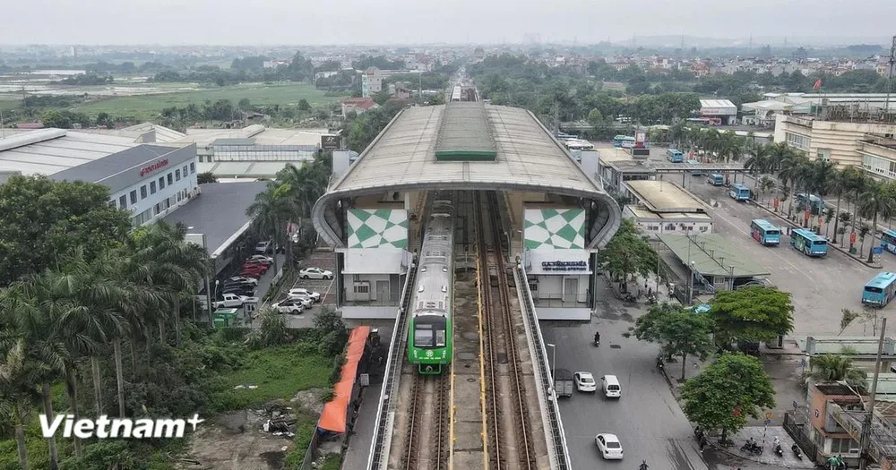 Năm 2025, tuyến Cát Linh-Hà Đông phục vụ hơn 13,68 triệu lượt hành khách, vượt 7,4% kế hoạch và tăng 15,3% so với năm 2024. (Ảnh: Hoài Nam/Vietnam+) 
