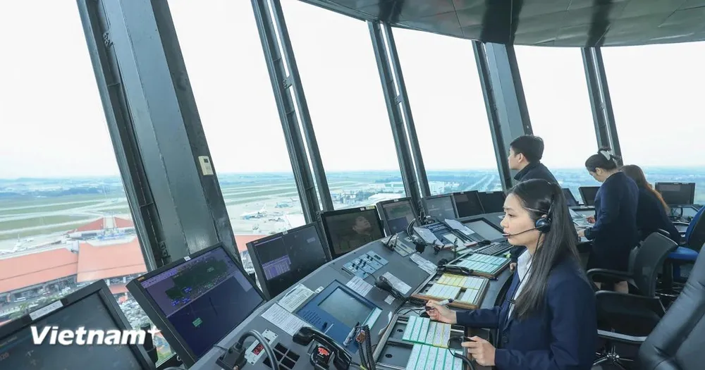 Niềm vui trọn vẹn của những 'cảnh sát bầu trời'