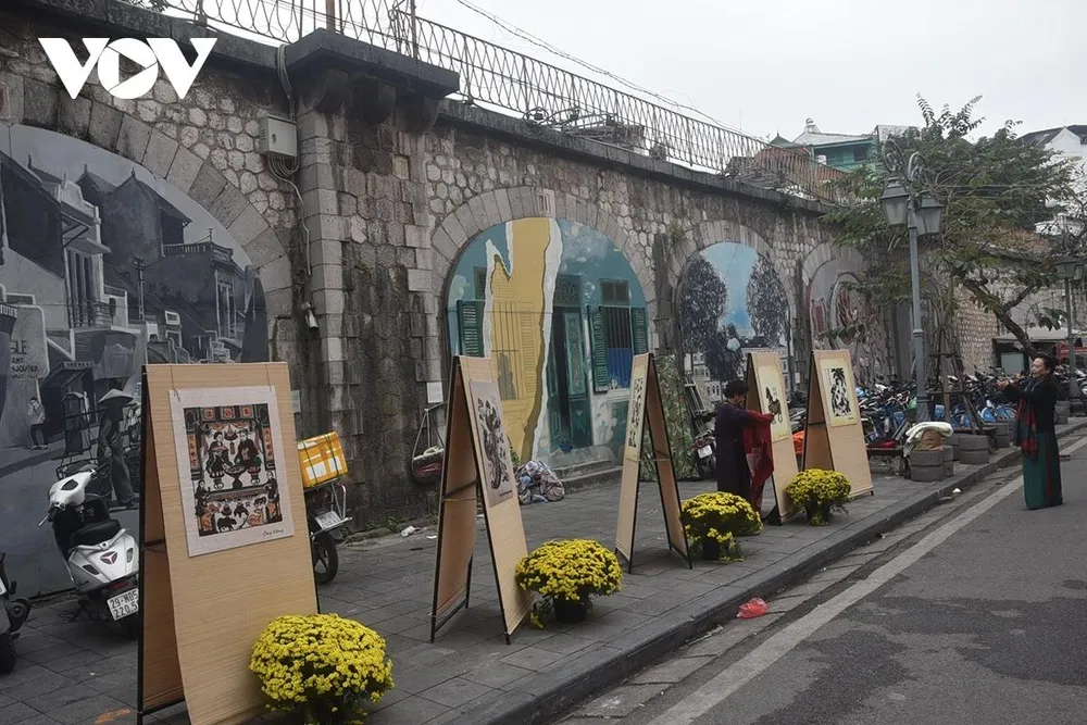 Các chương trình bích họa, triển lãm thu hút đông đảo người dân, du khách. Dãy vòm cầu đoạn Phùng Hưng – trọng tâm nghiên cứu cải tạo được đề xuất phát triển thành không gian văn hóa, thương mại, dịch vụ, du lịch.