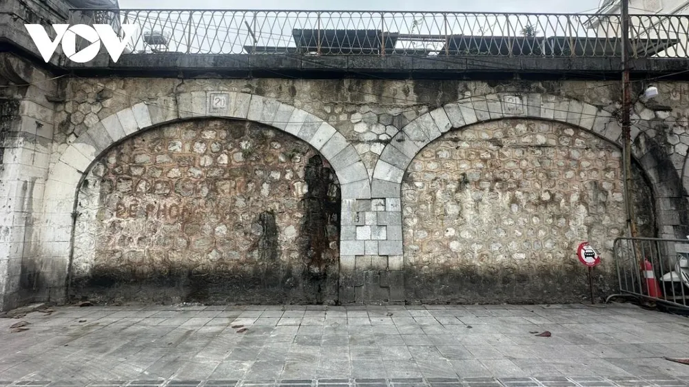 Nhiều vị trí còn để trống hoặc sử dụng tạm thời...