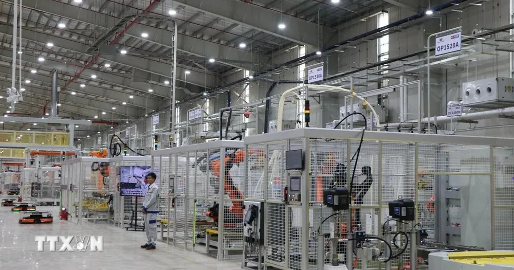 Dây chuyền sản xuất động cơ của Công ty Kim Long Motor Huế. (Ảnh: Nguyên Lý/TTXVN) 