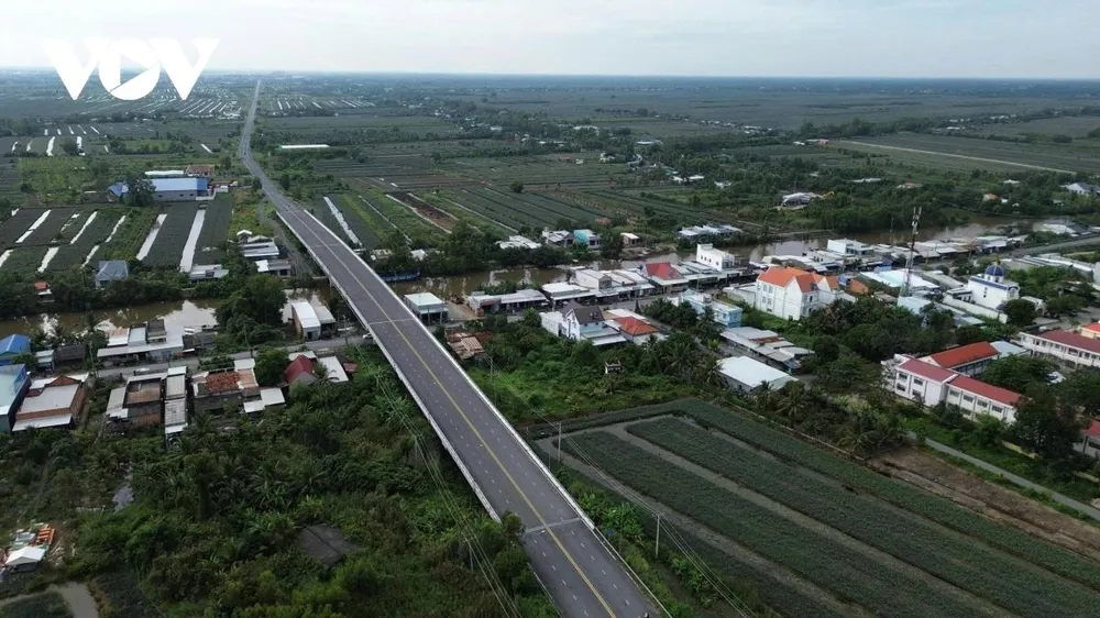 Vùng Đồng Tháp Mười của tỉnh Đồng Tháp sẽ có nhiều tuyến giao thông trọng điểm góp phần phát triển kinh tế- xã hội.
