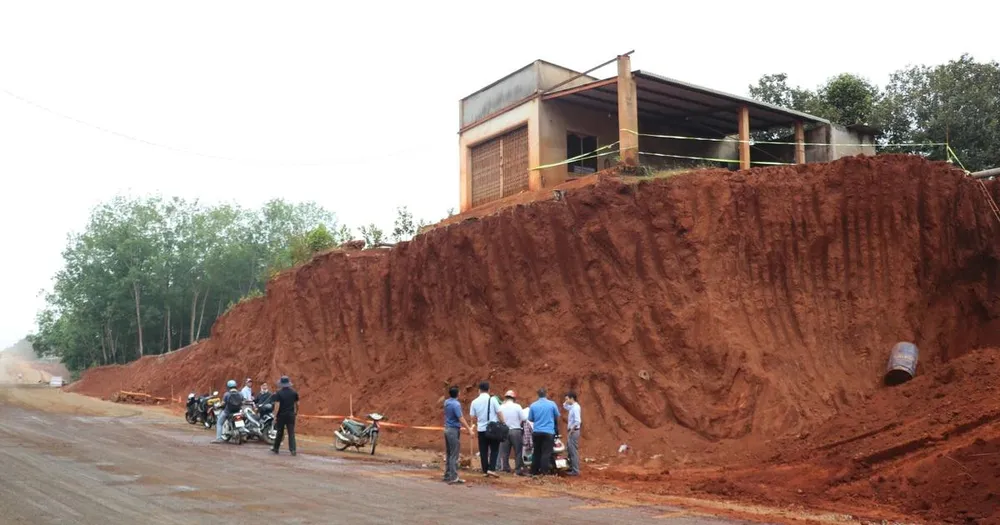 Việc hạ cốt nền quá sâu khiến cuộc sống người dân bị đảo lộn 