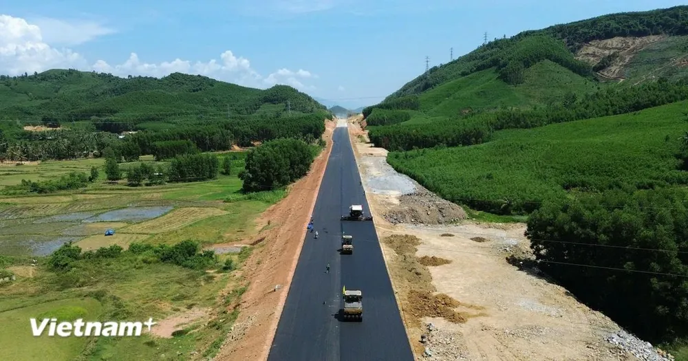 Bộ Xây dựng cảnh báo hàng loạt các dự án giao thông trọng điểm chậm tiến độ