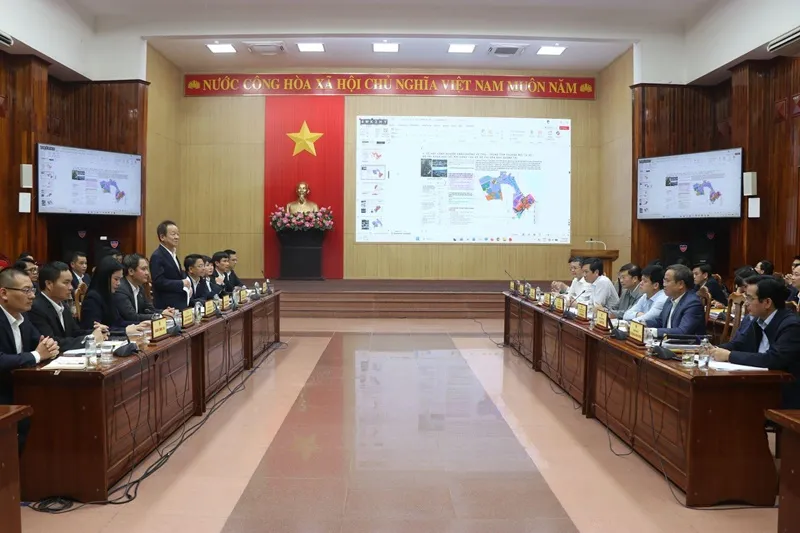 Quang cảnh buổi làm việc