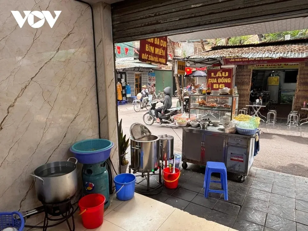 Một số quán ăn đang cân nhắc tăng giá bán do chi phí gas tăng. Ảnh: Quỳnh Anh