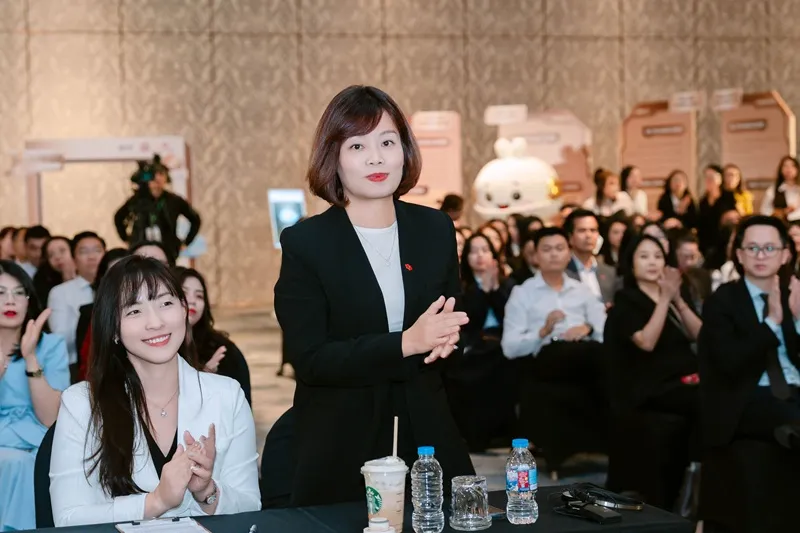 Bà Nguyễn Vân Linh, Phó Giám đốc Khối Ngân hàng Bán lẻ, Techcombank.JPG