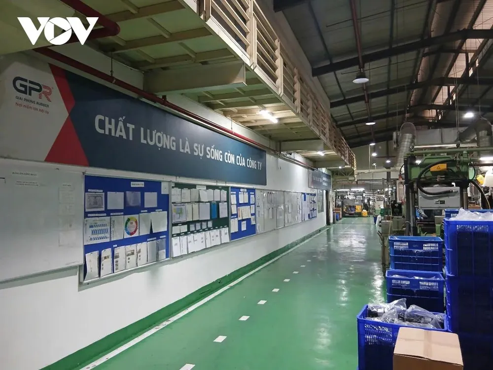 Doanh nghiệp tiết kiệm chi phí để duy trì hoạt động.