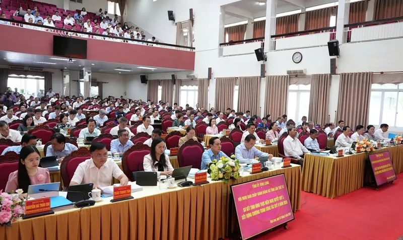 Vĩnh Long thực hiện 11 nhóm nhiệm vụ, giải pháp phát triển kinh tế-xã hội