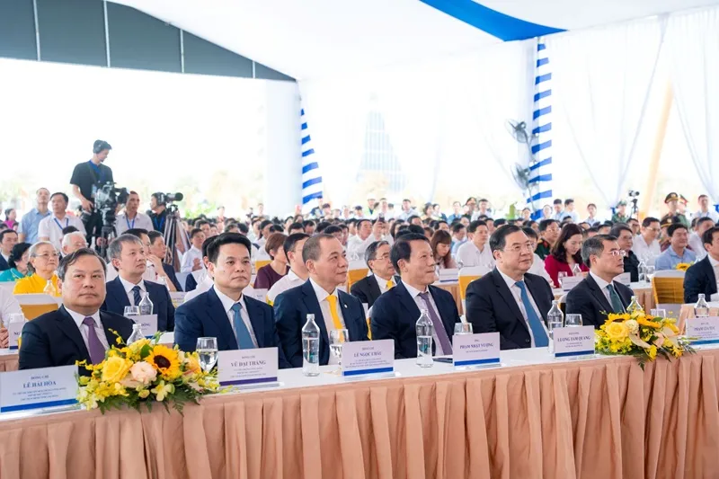 A5. Thủ tướng Lê Minh Hưng cùng các đại biểu tham dự Lễ khởi công Dự án Tuyến đường sắt tốc độ cao Hà Nội - Quảng Ninh..jpg