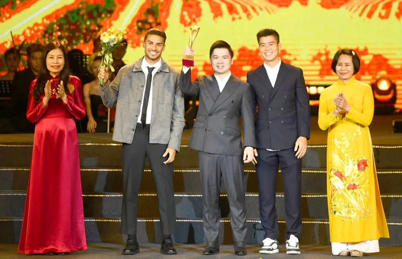 Tập đoàn T&T Group của doanh nhân Đỗ Quang Hiển đã được vinh danh ở hạng mục Khát vọng cống hiến.