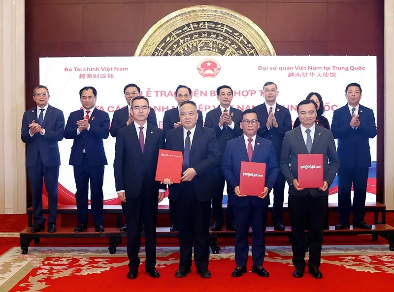 Vietjet và AVIC Cabin Systems trao thỏa thuận hợp tác toàn diện trong lĩnh vực nội thất và công nghiệp phụ trợ tàu bay.jpg