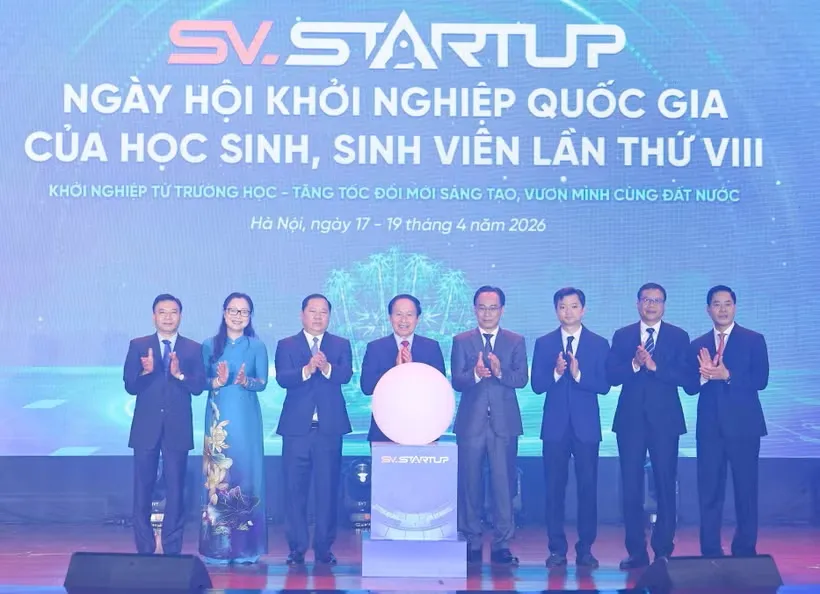 Phó Thủ tướng Lê Tiến Châu cùng đại diện các đơn vị tổ chức thực hiện nghi thức khai mạc sự kiện. (Ảnh: Thanh Tùng/TTXVN)