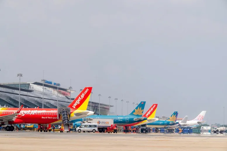 Giá Jet A-1 khu vực châu Á vẫn đang ở vùng đỉnh và chưa có dấu hiệu hạ nhiệt, tiếp tục gây áp lực lớn lên hoạt động khai thác của các hãng hàng không Việt Nam