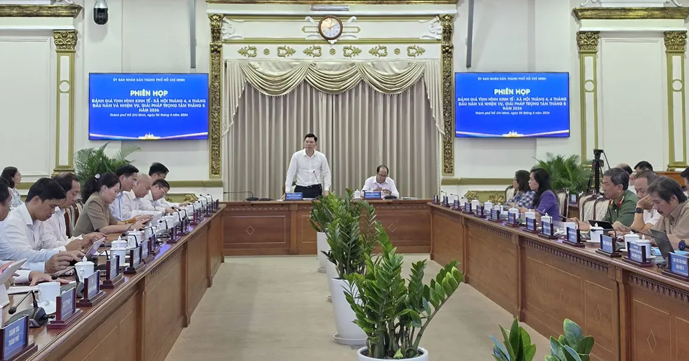 Phó Chủ tịch UBND Hoàng Nguyên Dinh phát biểu khai mạc phiên họp