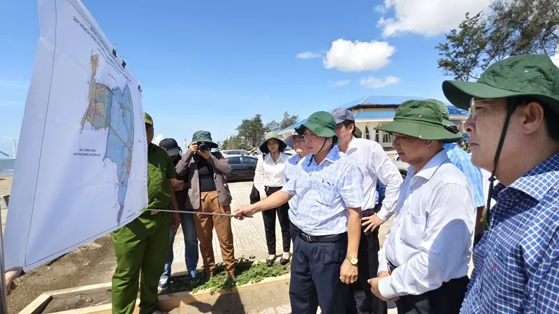Bí thư Tỉnh uỷ Vĩnh Long Trần Văn Lâu khảo sát điểm du lịch biển Ba Động