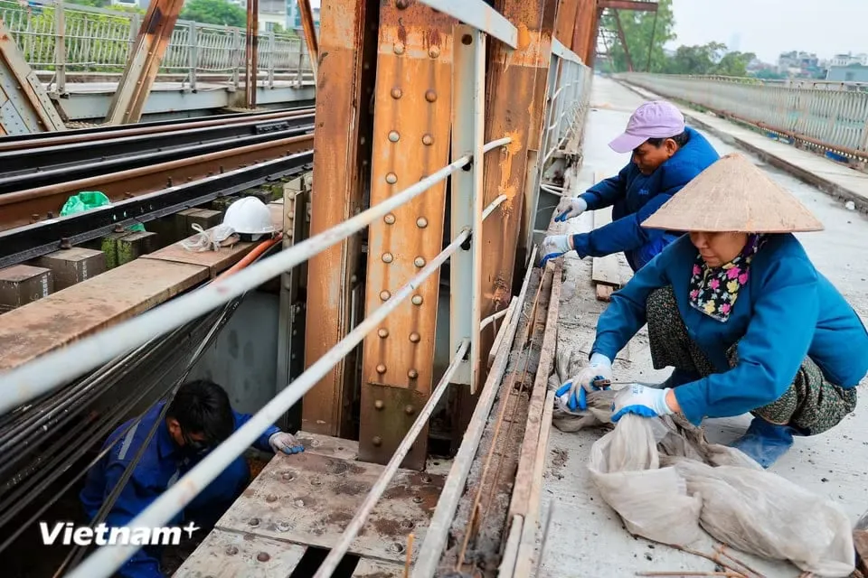 Đơn vị thi công đang hoàn thiện những hạng mục phụ trợ cuối cùng trước ngày 27/5.