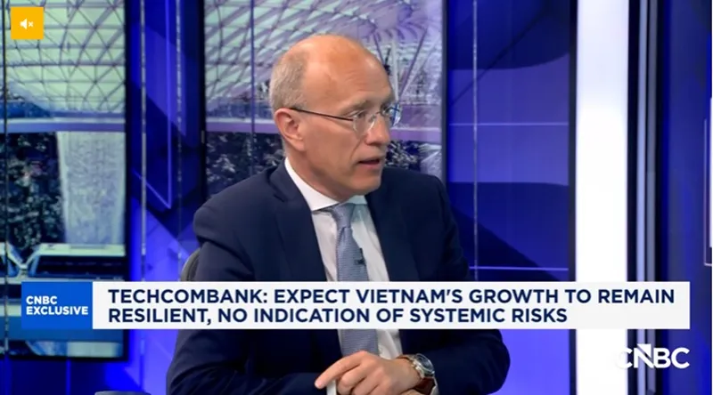 CEO Techcombank Jens Lottner trả lời phỏng vấn trên kênh truyền hình tài chính CNBC.