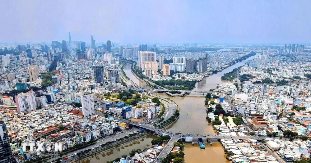 Đoạn đầu kênh Đôi (Quận 8 cũ) kết nối với kênh Tàu Hủ - Bến Nghé sau khi hoàn thành kè bờ. (Ảnh: Thanh Vũ/TTXVN)