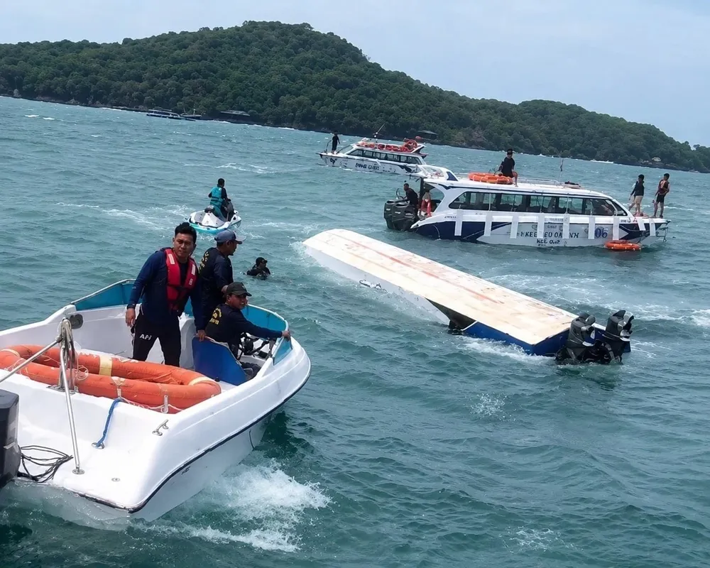 Vụ tai nạn lật ca nô nghiêm trọng tại vùng biển Phú Quốc khiến nhiều người bị tử vong.