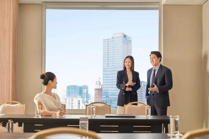 4. SheratonSaigon_Level23_Summit_Business.JPG