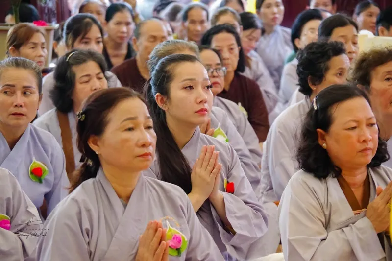 Hinh2_Giọt nước mắt xúc động của Phật tử khi nhớ về đấng sinh thành..jpg