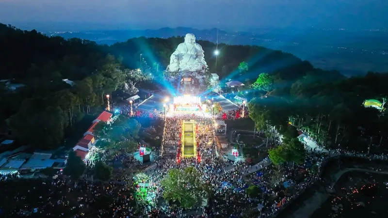 Hinh4_Đêm đại lễ tưng bừng ánh sáng.jpg