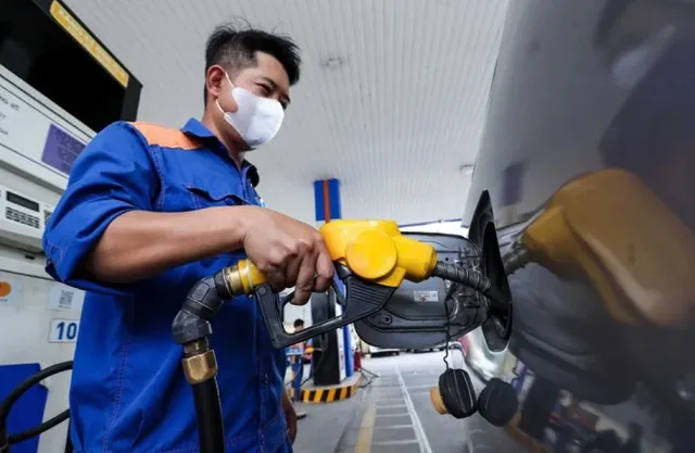 Giá xăng dầu giảm đồng loạt