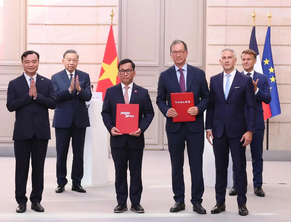 Vietjet và Thales – tập đoàn công nghệ hàng không hàng đầu thế giới – đã ký kết các thỏa thuận hợp tác quan trọng về bảo dưỡng kỹ thuật hàng không, công nghệ số, trí tuệ nhân tạo (AI) và an ninh mạng.