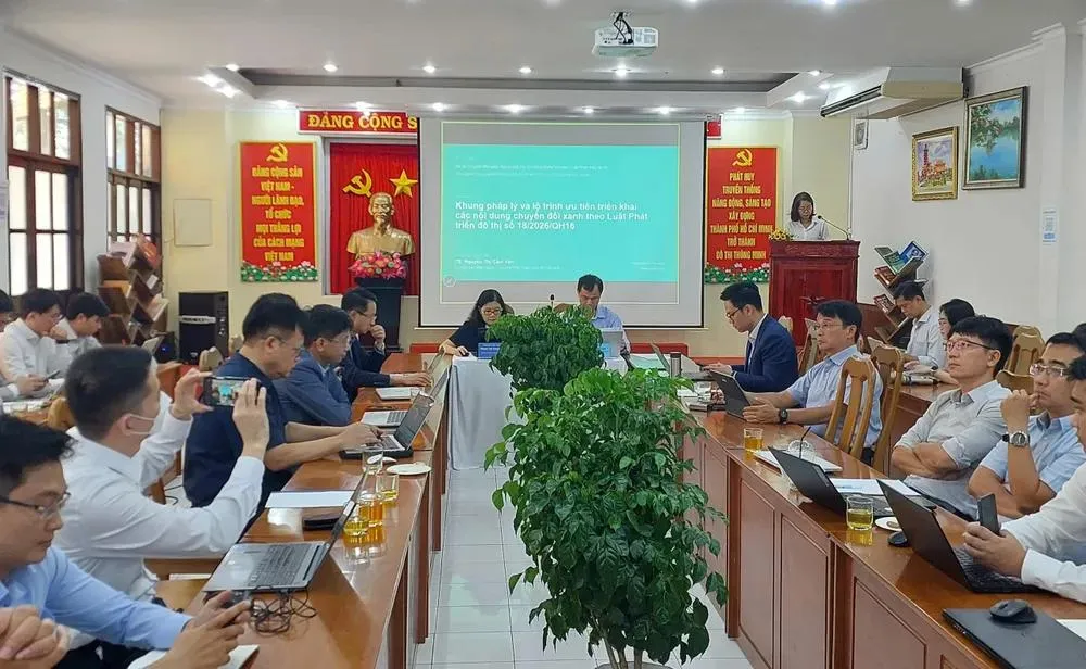 Hội thảo khoa học chủ đề Cơ hội chuyển đổi xanh từ Luật Phát triển đô thị. Ảnh: M.HOA