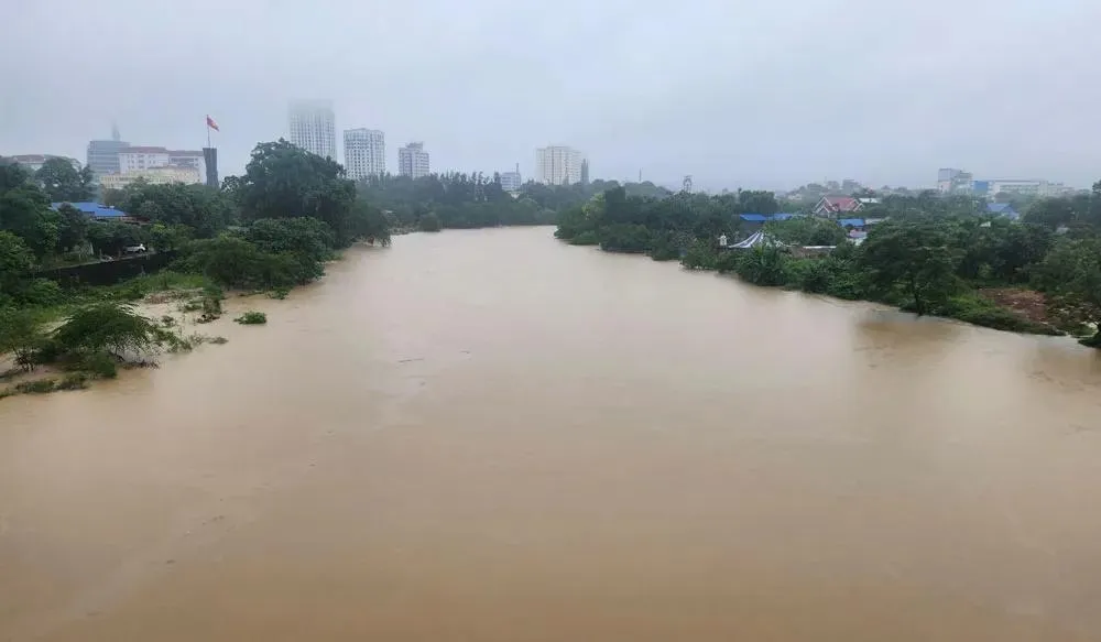 Thái Nguyên xả tràn hồ Núi Cốc để đối phó mưa lũ