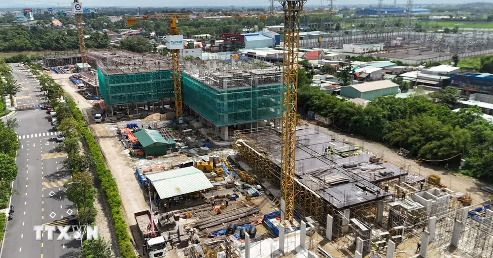 Dự án nhà ở xã hội tại phường Long Thành, thành phố Đồng Nai đang xây dựng. (Ảnh: Công Phong/TTXVN) 