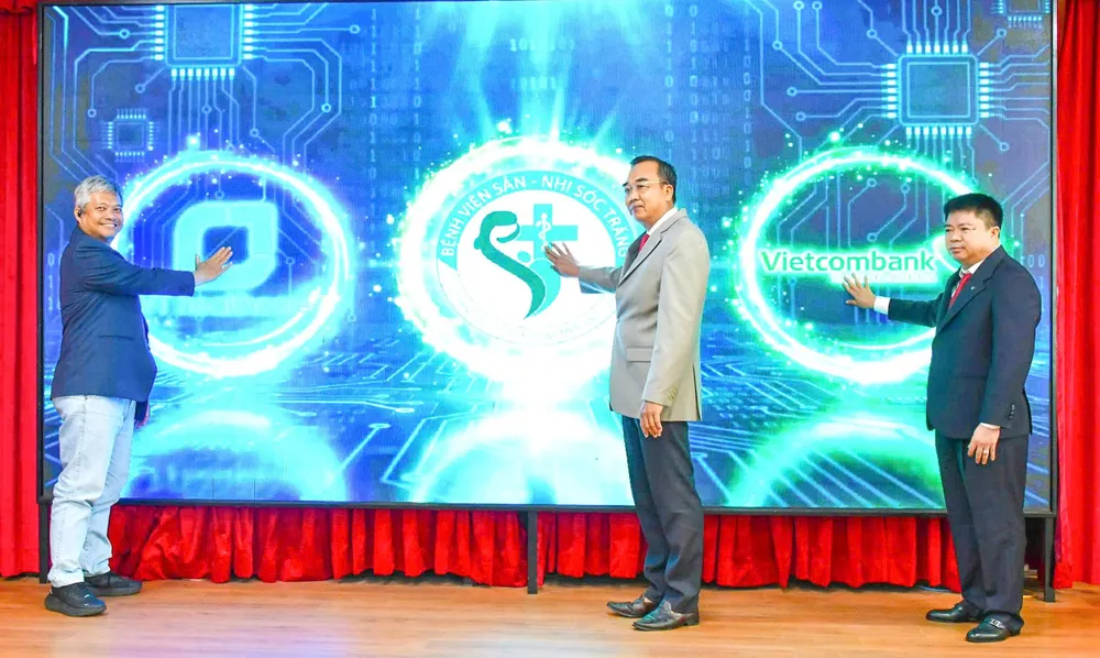 Nghi thức công bố Bệnh viện Sản - Nhi Sóc Trăng hoàn thành bệnh án điện tử và thanh toán dùng không tiền mặt