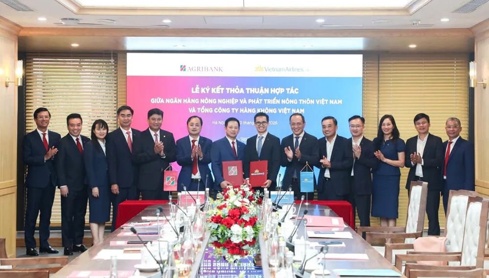 Lãnh đạo Agribank và Vietnam Airlines ký kết Thỏa thuận hợp tác.