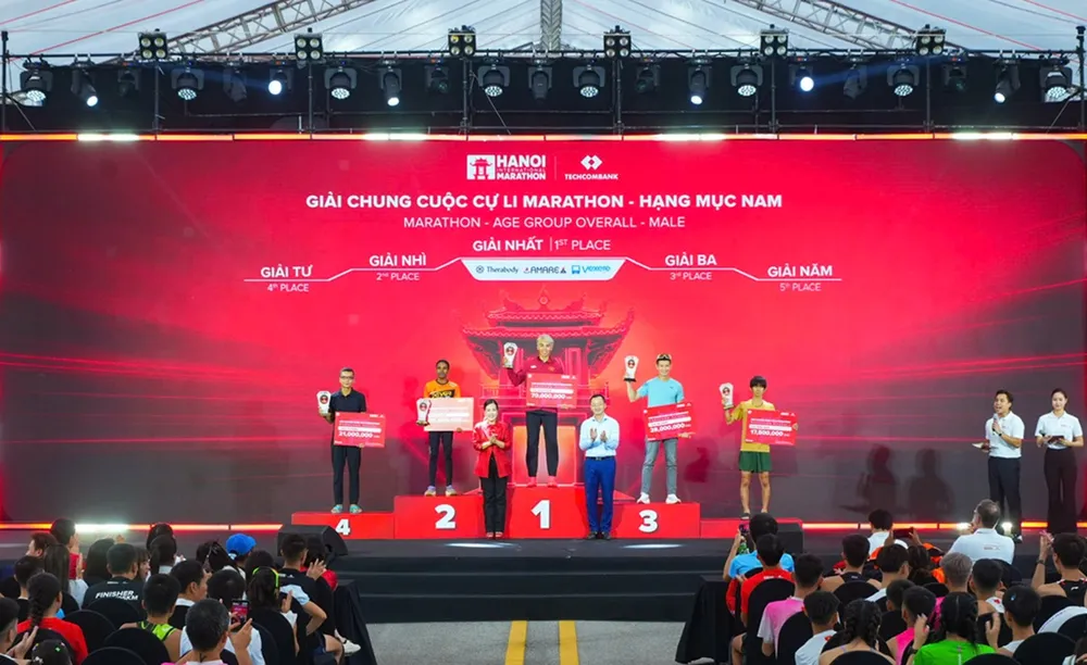 Trao giải Marathon - Nam.jpg