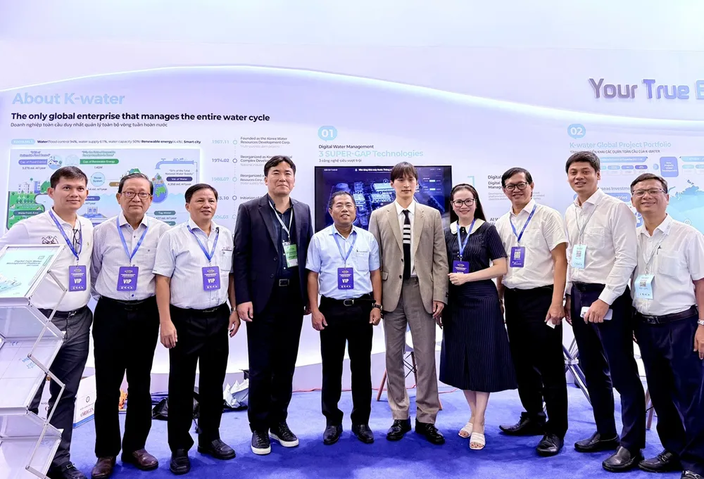 Ban Lãnh đạo SAWACO tham dự sự kiện Tuần lễ ngành nước Việt Nam – Vietnam Water Week 2006.