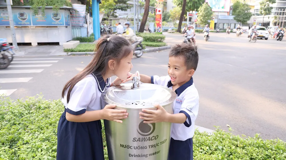 Anh 2 Nuoc SAWACO.JPG