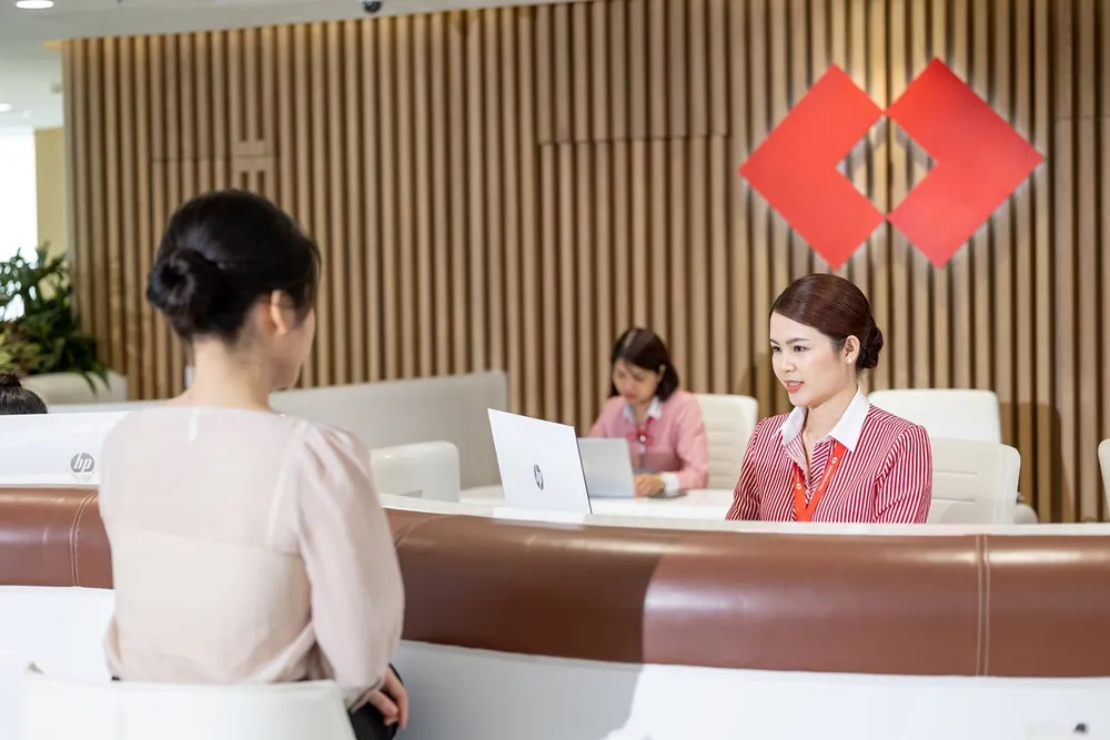 Techcombank vừa được Fitch Ratings nâng hạng Nhà phát hành nợ dài hạn (IDR) từ BB- lên BB với triển vọng Ổn định.